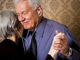 คนแก่ฟังเพลง