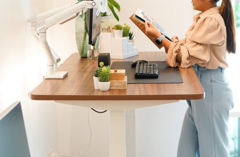 ว่าด้วยเรื่องโต๊ะปรับระดับไฟฟ้า ELECTRIC HEIGHT ADJUSTABLE DESK