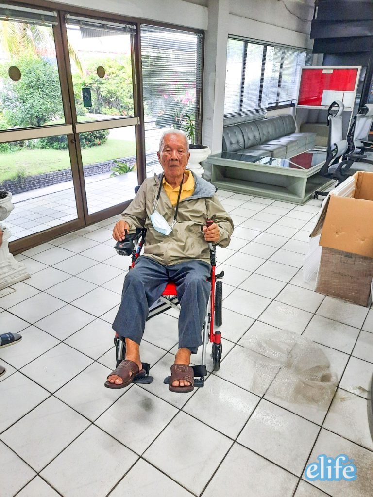 Read more about the article Elderlife คุณภัทรา รถเข็นวีลแชร์ไฟฟ้า Lite1 เบาที่สุด 13.5 กก. ขึ้นเครื่องบินได้