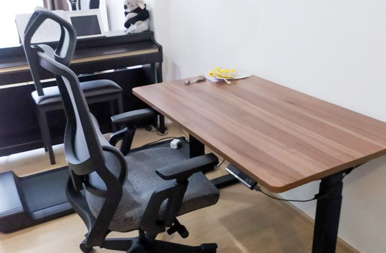 Ergolife คุณภัทร Raise3+Ultra5 Set A ชุดโต๊ะทำงานปรับระดับไฟฟ้าและเก้าอี้เพื่อสุขภาพ