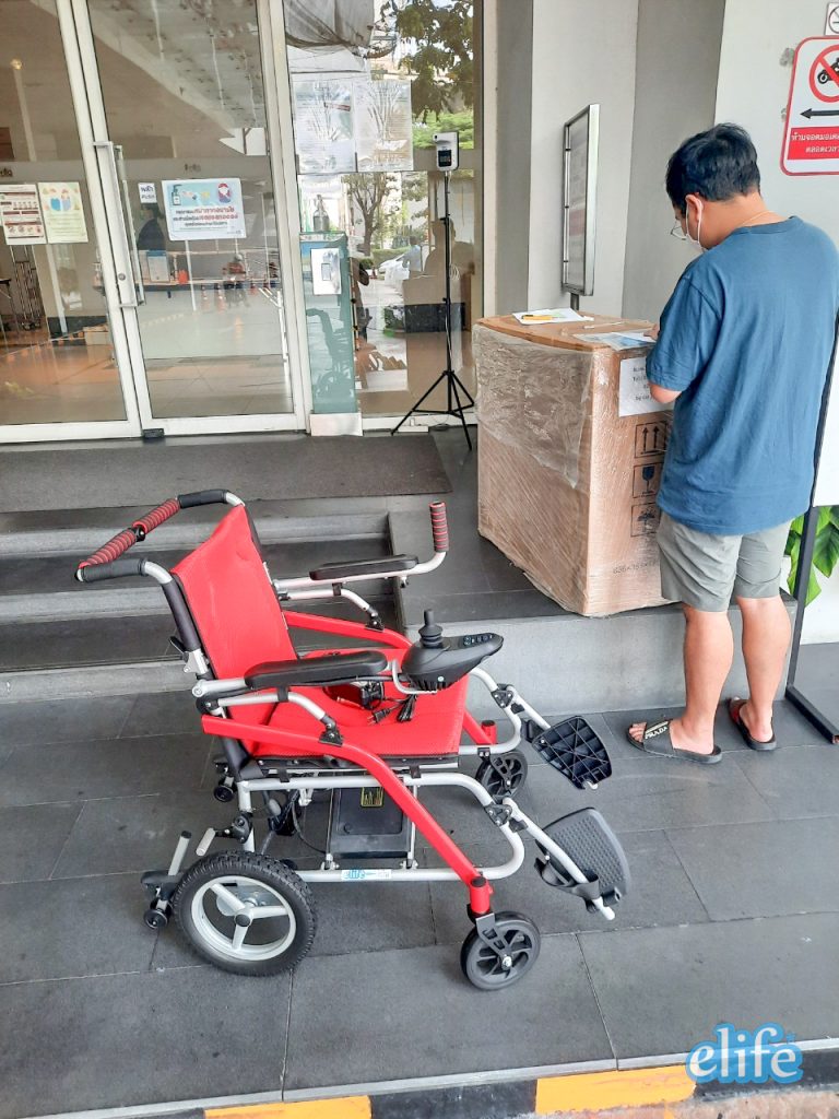 Read more about the article Elderlife คุณยิ่งยศ รถเข็นไฟฟ้า Lite1 น้ำหนักเบา 13.5 กก. ขึ้นเครื่องบินได้