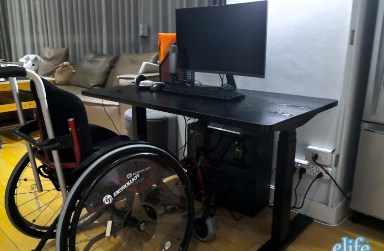 Ergodesk คุณแอม โต๊ะปรับระดับไฟฟ้า Adjustable Desk Raise3