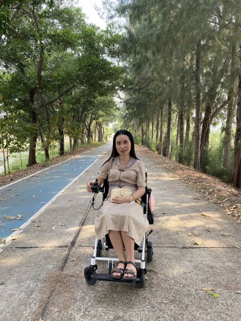 Read more about the article Elderlife คุณต๋อม รถเข็นวีลแชร์ไฟฟ้า Lite pro พับเก็บได้เล็กกระทัดรัด
