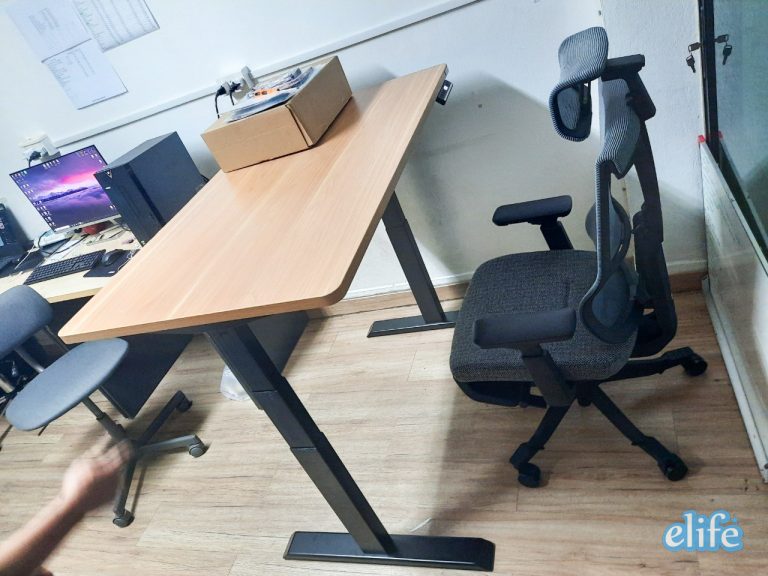 Read more about the article Ergodesk คุณโอ๋ Gadgetdoor โต๊ะปรับระดับไฟฟ้า Adjustable Desk Raise3