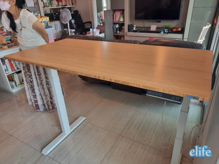 Read more about the article Ergodesk คุณแน็ต โต๊ะปรับระดับไฟฟ้า Adjustable Desk Raise3