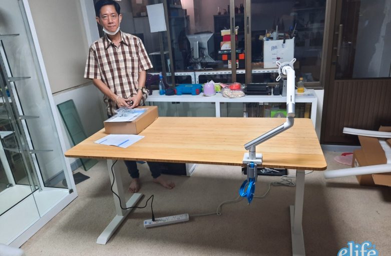 Ergodesk คุณบัณฑูรย์ โต๊ะปรับระดับไฟฟ้า Adjustable Desk Raise3 Bamboo