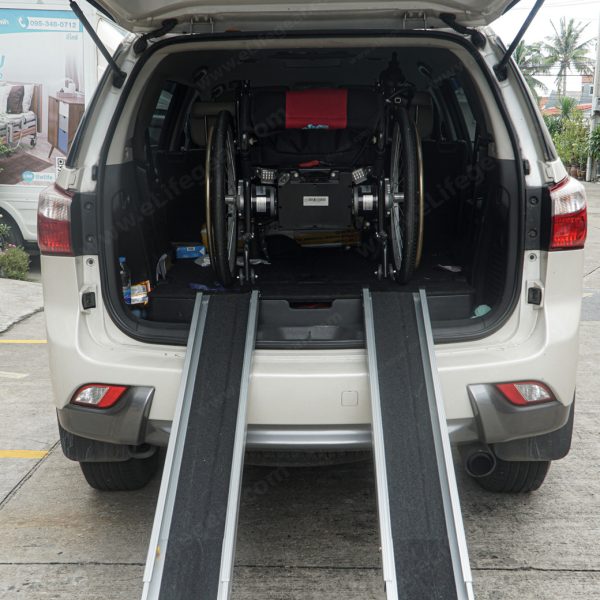 R7 | ทางลาดรถเข็นวีลแชร์cแบบพกพา ขนาด 7ฟุต พับเก็บติดรถ วัสดุอลูมิเนียม | Portable Aluminium Wheelchair Ramp - Image 7