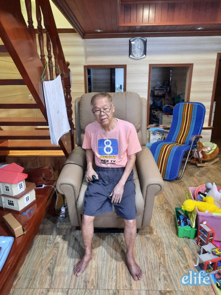 Read more about the article Power Recliner คุณดวงเดือน Cozy5 เก้าอี้ปรับไฟฟ้าเพื่อผู้สูงอายุและทุกคน