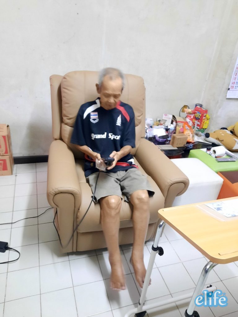 Read more about the article Power Recliner คุณจุฬาลักษณ์ Cozy5 เก้าอี้ปรับไฟฟ้าเพื่อผู้สูงอายุและทุกคน