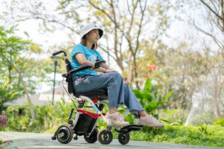 Read more about the article สาเหตุที่ผู้สูงอายุมักจะปฏิเสธการใช้รถเข็นวีลแชร์ และอุปกรณ์ที่ช่วยอำนวยความสะดวกในการเคลื่อนที่