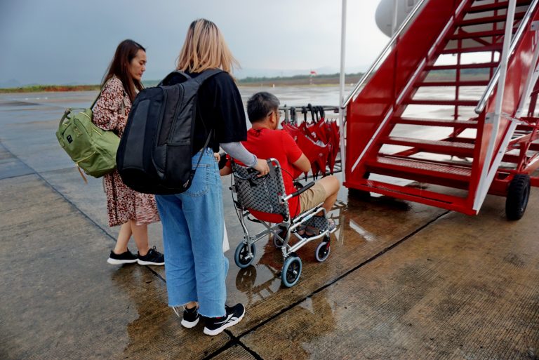 Read more about the article รีวิวการนำรถเข็นนั่ง (Wheelchair Manual) ขึ้นเครื่องบิน